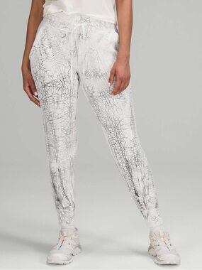 Lululemon Warm Down Jogger 7/8 Length Size 4